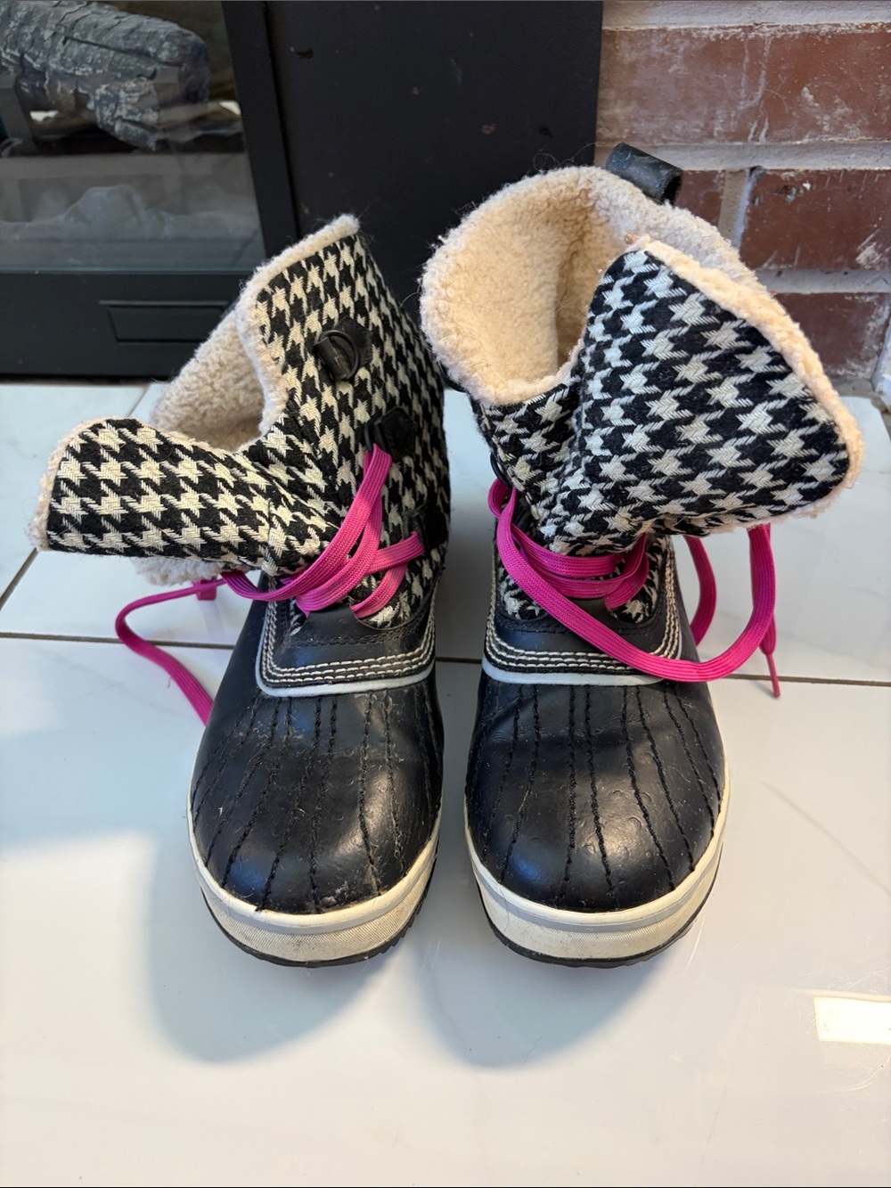 Sorel Women’s Black Houndstooth Winter Boots with Pink Laces